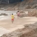 Phuket: Touristin ignoriert Warnflagge und sorgt für Skandal am Strand Phuket: Touristin ignoriert Warnflagge und sorgt für Skandal am Strand