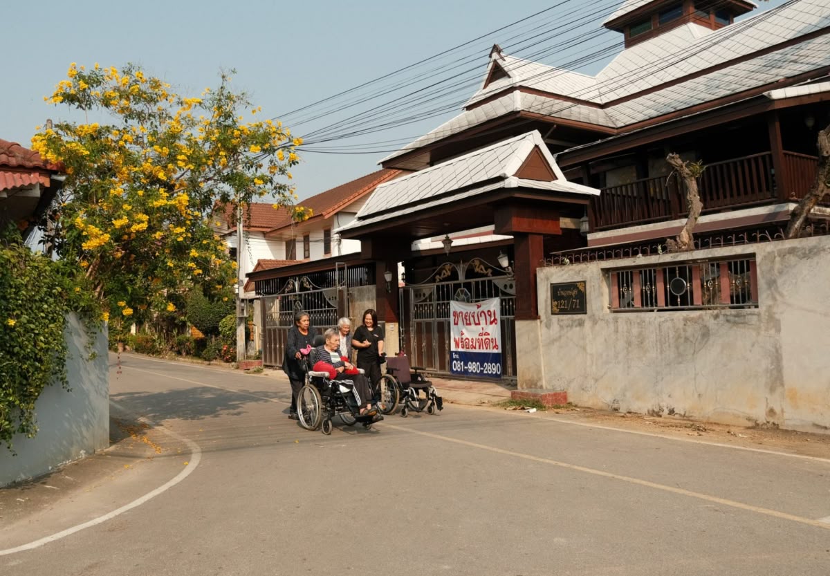 Schweizer gründet Alzheimer-WG in Thailand – seit 23 Jahren