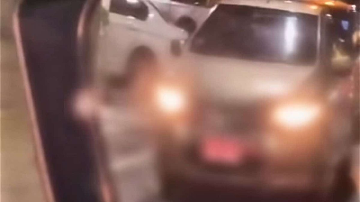 Skandal in Phuket: Kind steuert Auto mitten im dichten Verkehr