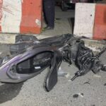Tödlicher Crash auf Highway: Roller-Fahrer rast in Barriere