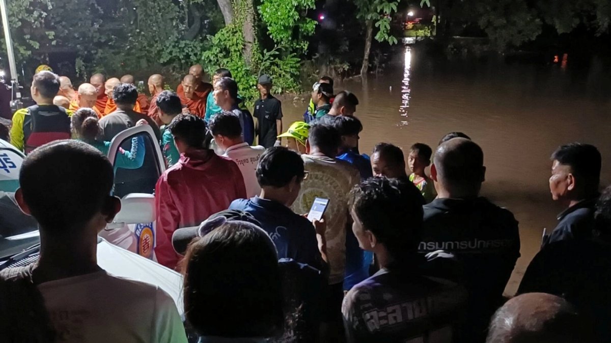 Tragödie in Ratchaburi: Auto mit Mönchen in Fluten mitgerissen