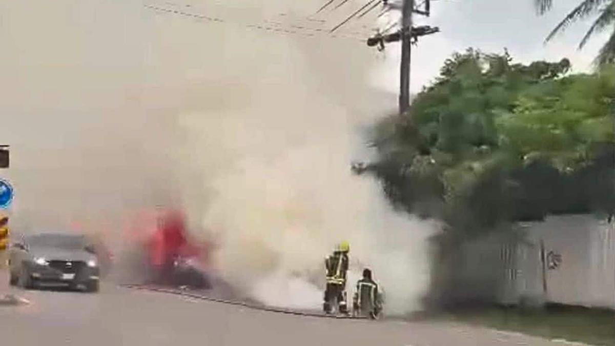 Auto von Ausländer in Flammen aufgegangen - Knapp entkommen