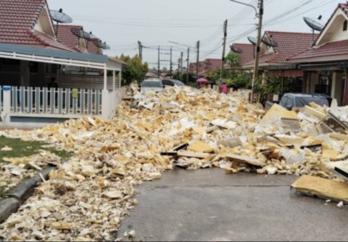 Chaos in Wohngebiet: Wallbruch flutet Siedlung mit Müll (Video)