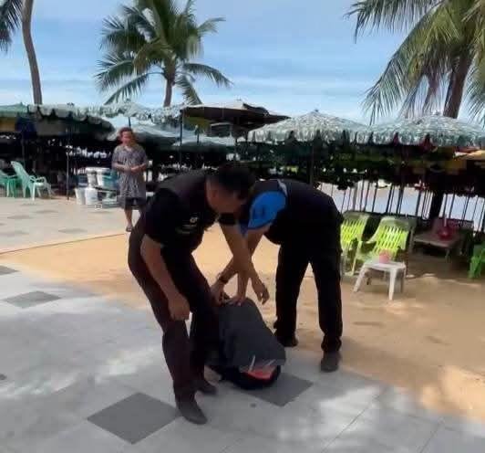 Messer-Mann sorgt für Panik am Jomtien Beach: Drogenfund bei Festnahme
