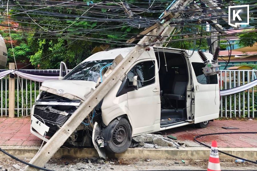 Schulbus-Unfall in Thailand: 14 Verletzte nach Kollision mit Strommast