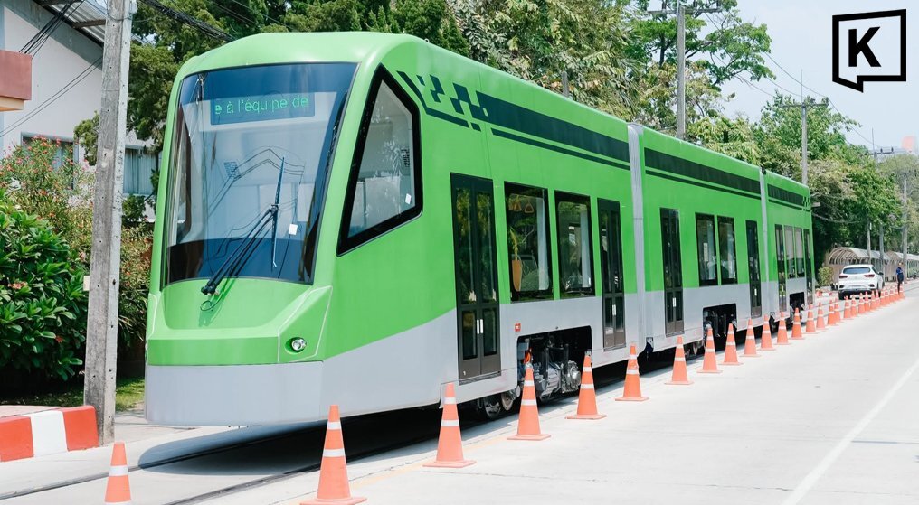 Thai-Ingenieure feiern Erfolg mit eigenem Straßenbahn-Prototyp