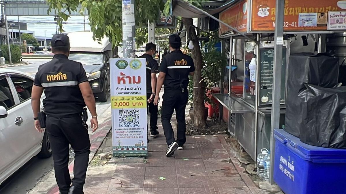 Thailand: Geschäftsinhaber droht Amtspersonen mit Waffe