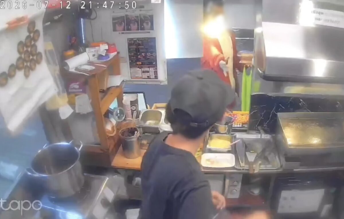 Eklat in Chiang Mai: Tourist zertrampelt Burger aus Wut