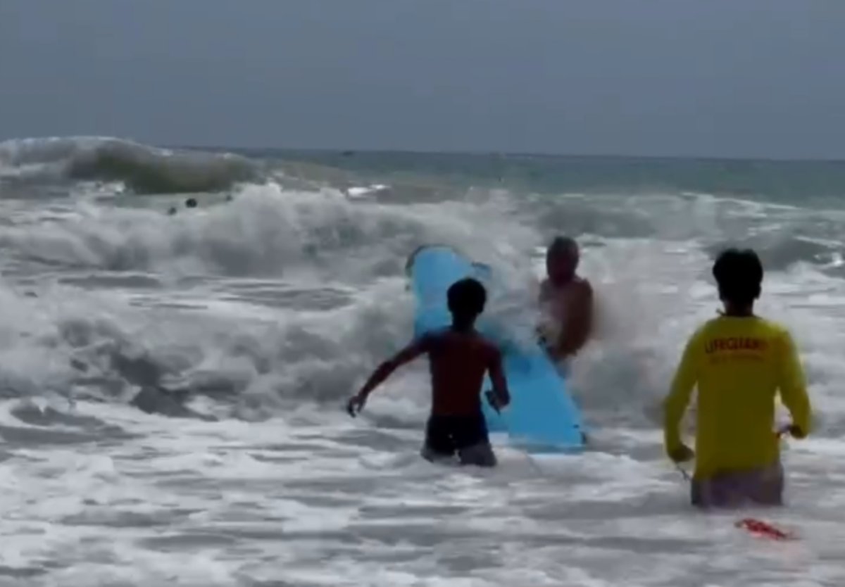 Rote Flaggen ignoriert: Drama um sechs Urlauber (Video)
