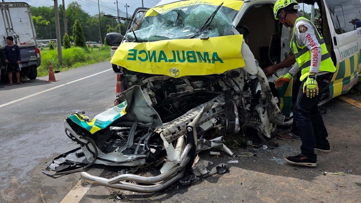 Patient stirbt bei Frontalcrash im Krankenwagen
