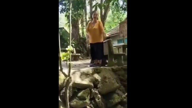 Frau verbietet Zugang zu Wasserfall in Phuket