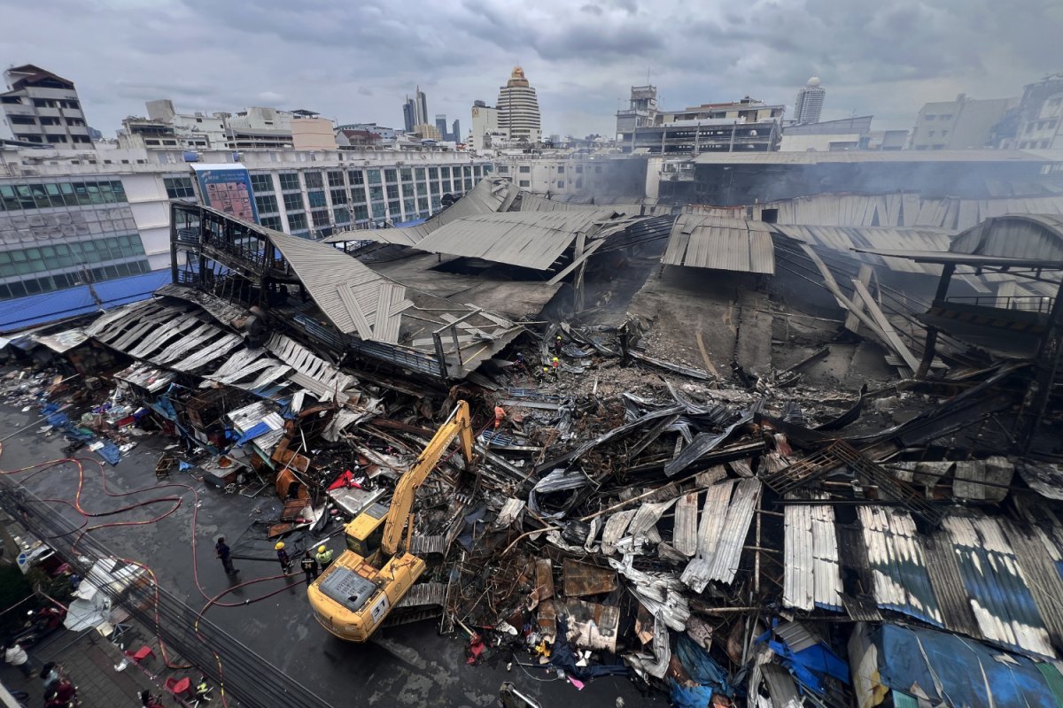 Einsturz in Bangkok: Millionen-Schaden nach Brand