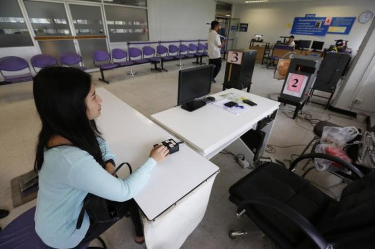 Sehtest beim Thai-Führerschein: Schummeln gehört einfach dazu