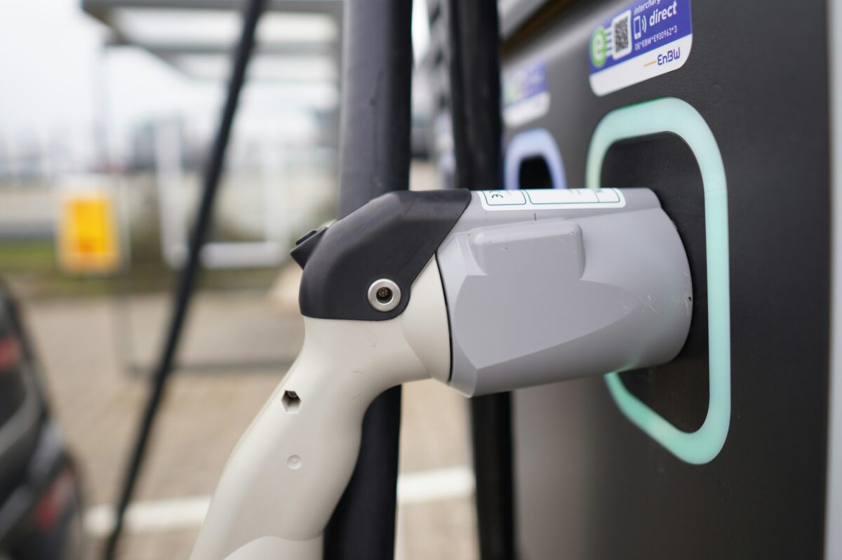 Bangkok diskutiert Besteuerung von E-Autos und Golfplätzen