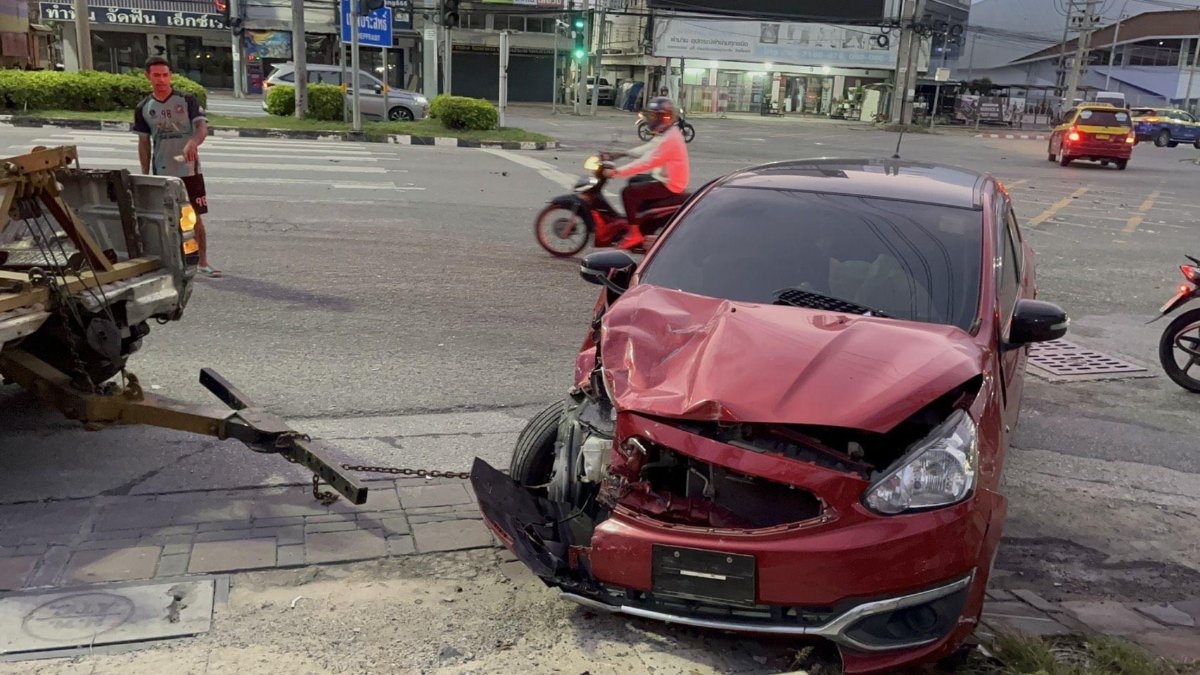 Frontal-Crash auf Kreuzung! Alkohol im Spiel?