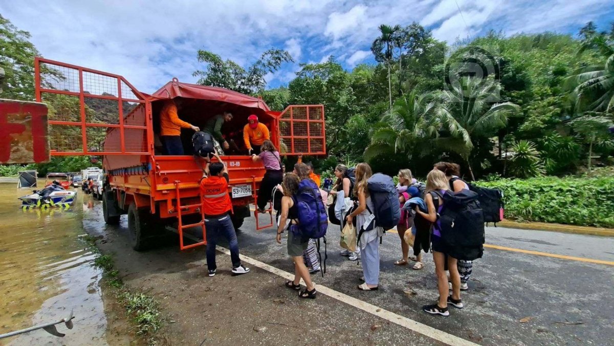 Sturzflut in Khao Sok - Touristen per Boot evakuiert
