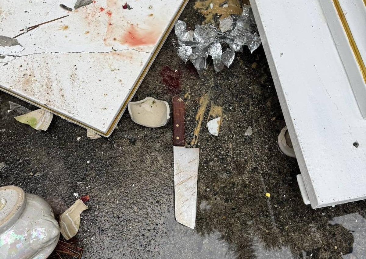 Verrückter Ausländer mit Messer bewaffnet - 3 Verletzte (Video)