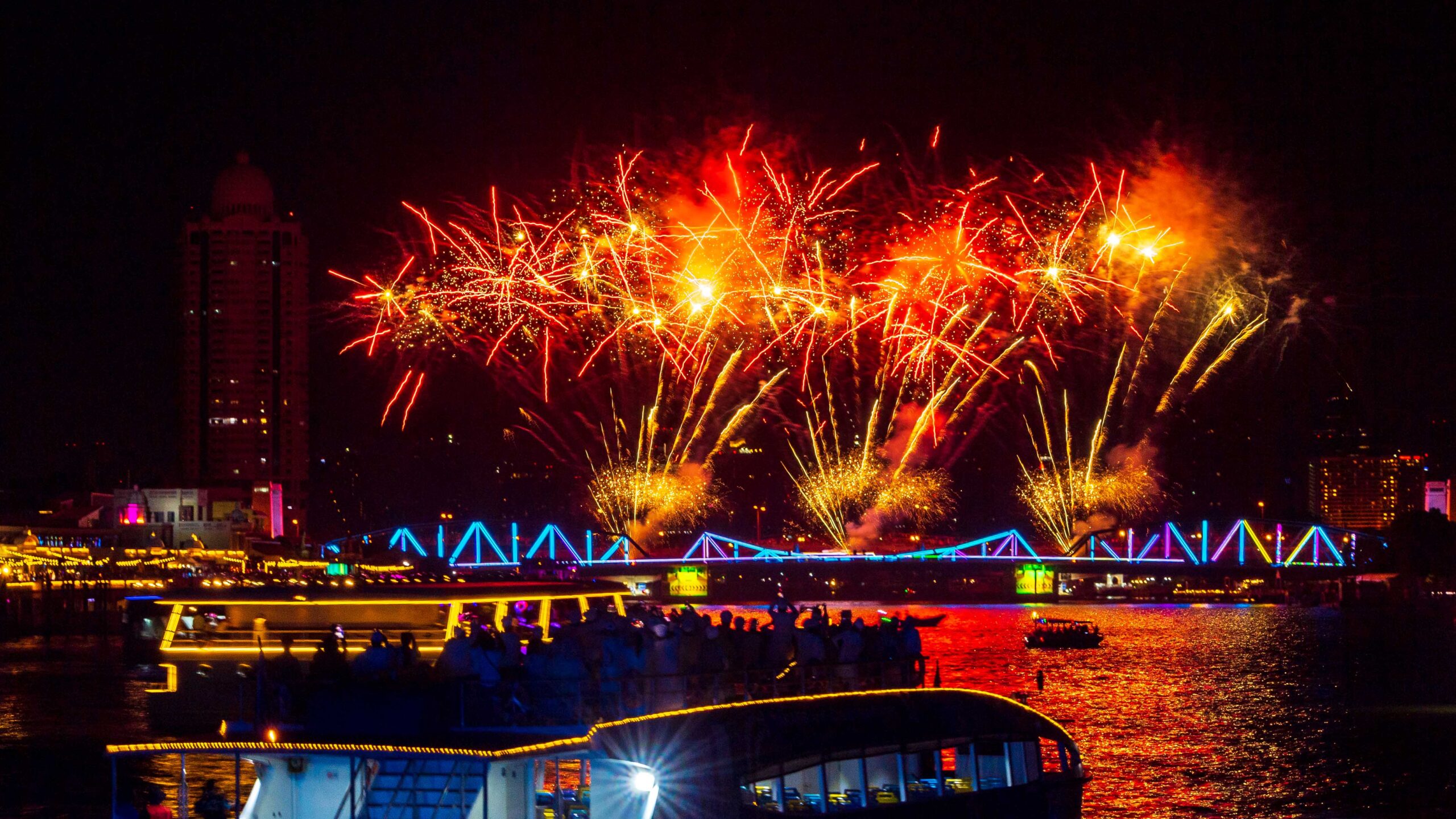 Titelbild einer früheren Veranstaltung des Lichterfestivals Vijit Chao Phraya