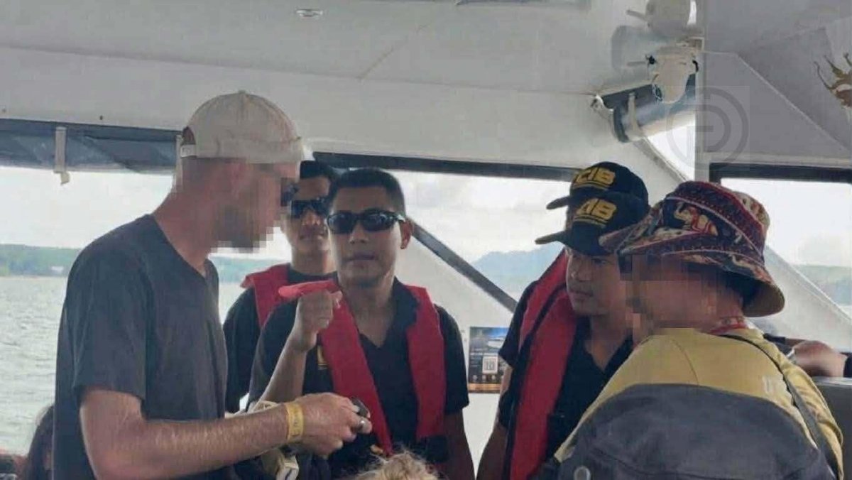 Illegaler russischer Reiseleiter bedroht Touristen