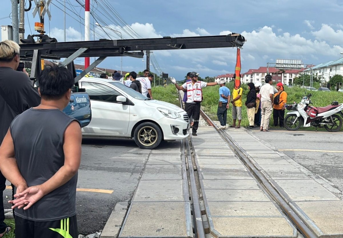 Motorradfahrer stirbt an Bahnübergang in Nong Prue