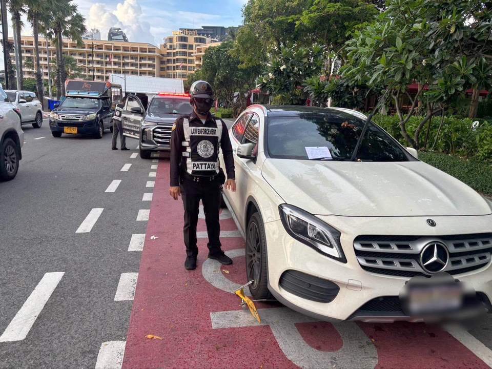 Abschlepp-Alarm: Pattaya jagt Falschparker am Strand