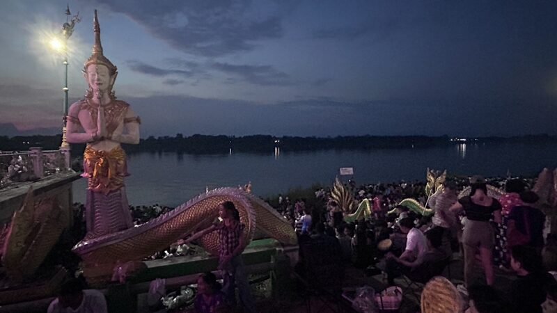 Neun Feuerkugeln: Naga-Rätsel am Mekong lockt Touristen