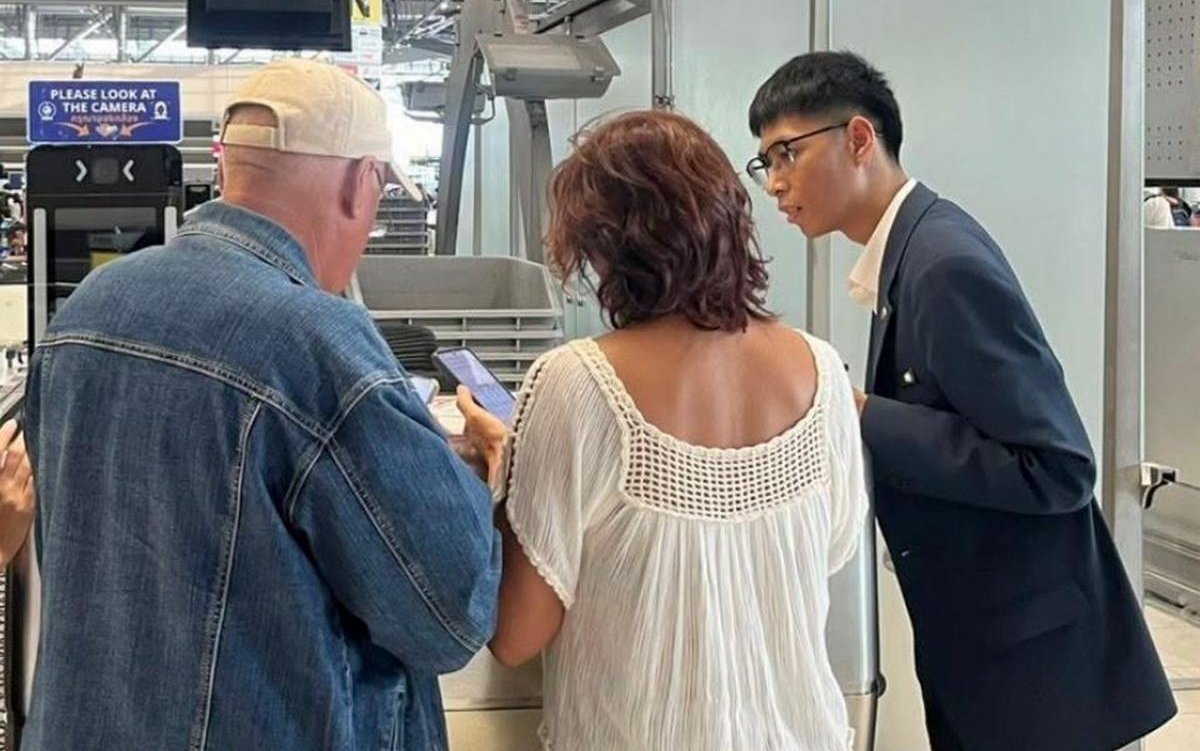 Russisches Paar erfährt erst am Flughafen von Flugstreichung